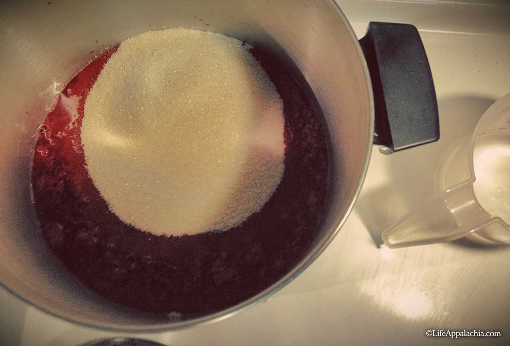 sugar-strawberries-pot-making-jam